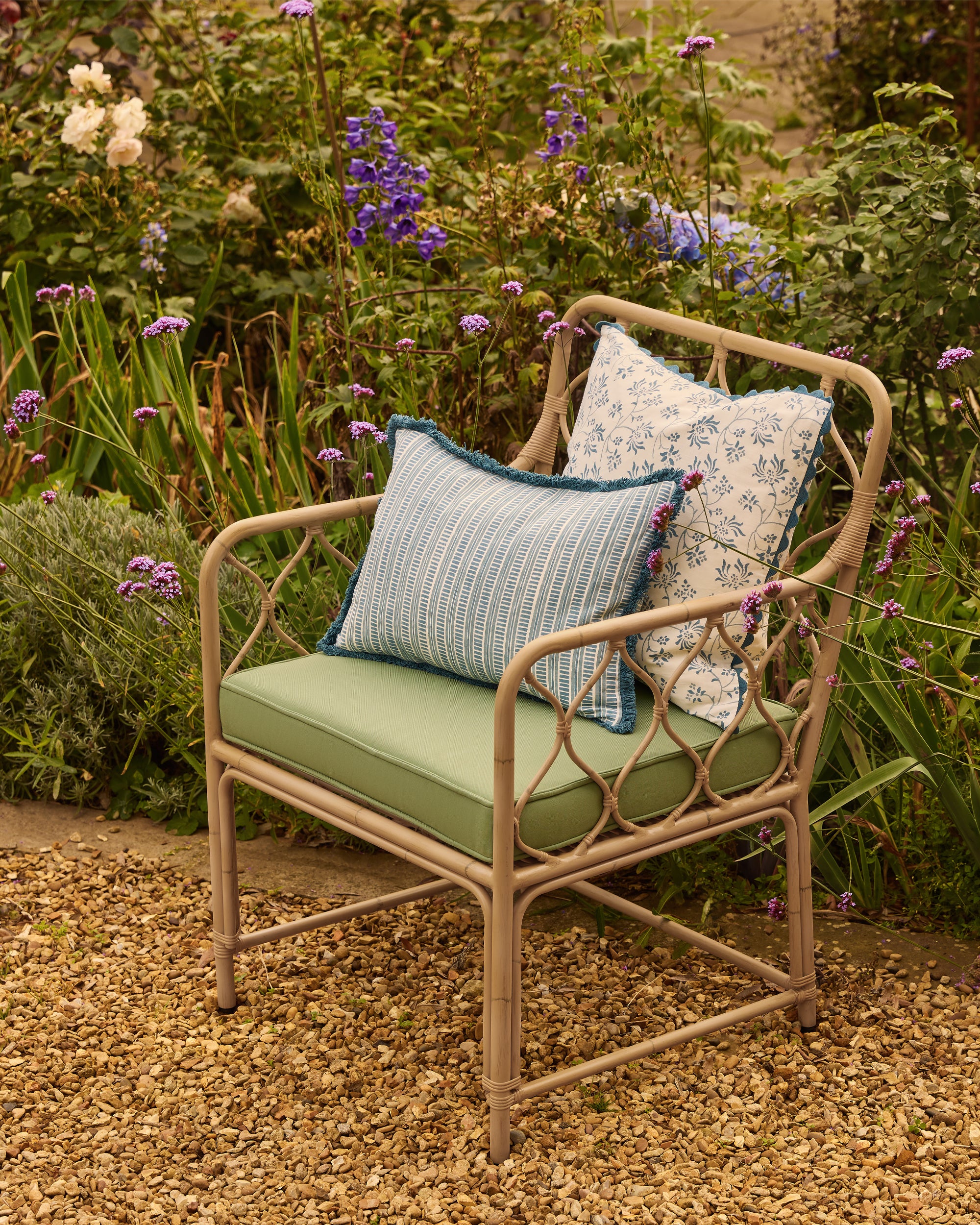 Garden natural Curato aluminium chair with cushions in a garden setting