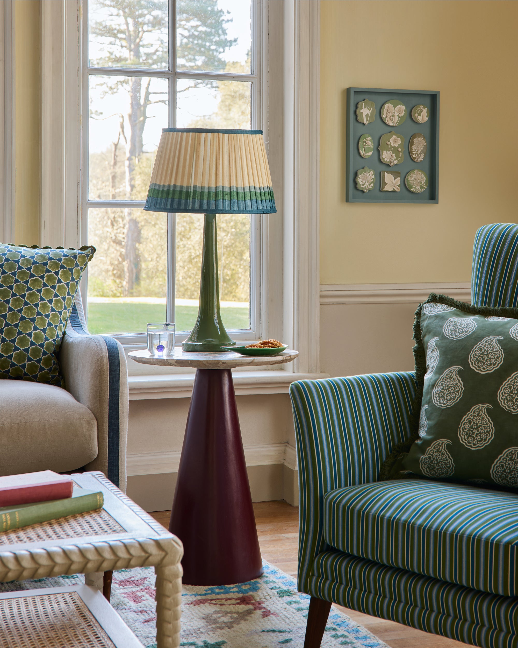 Living room with a table lamp, armchair, and decorative pillows.