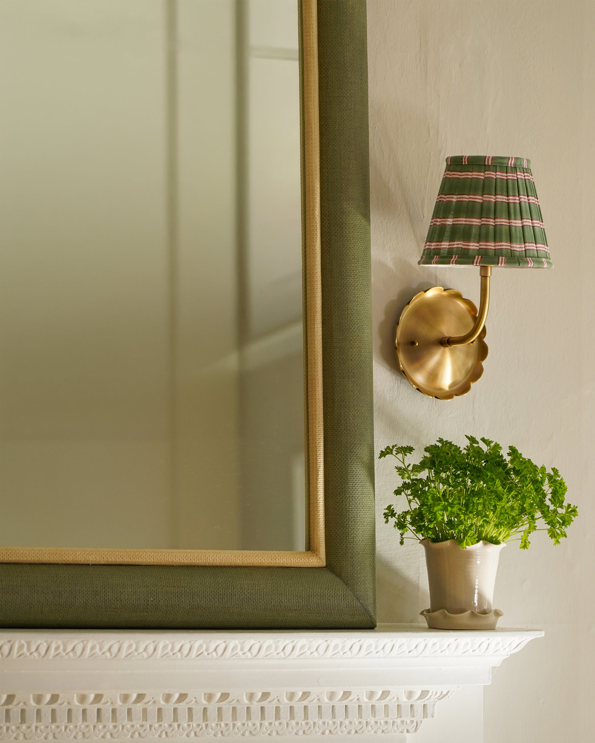 Petal Wall Light - Brass
