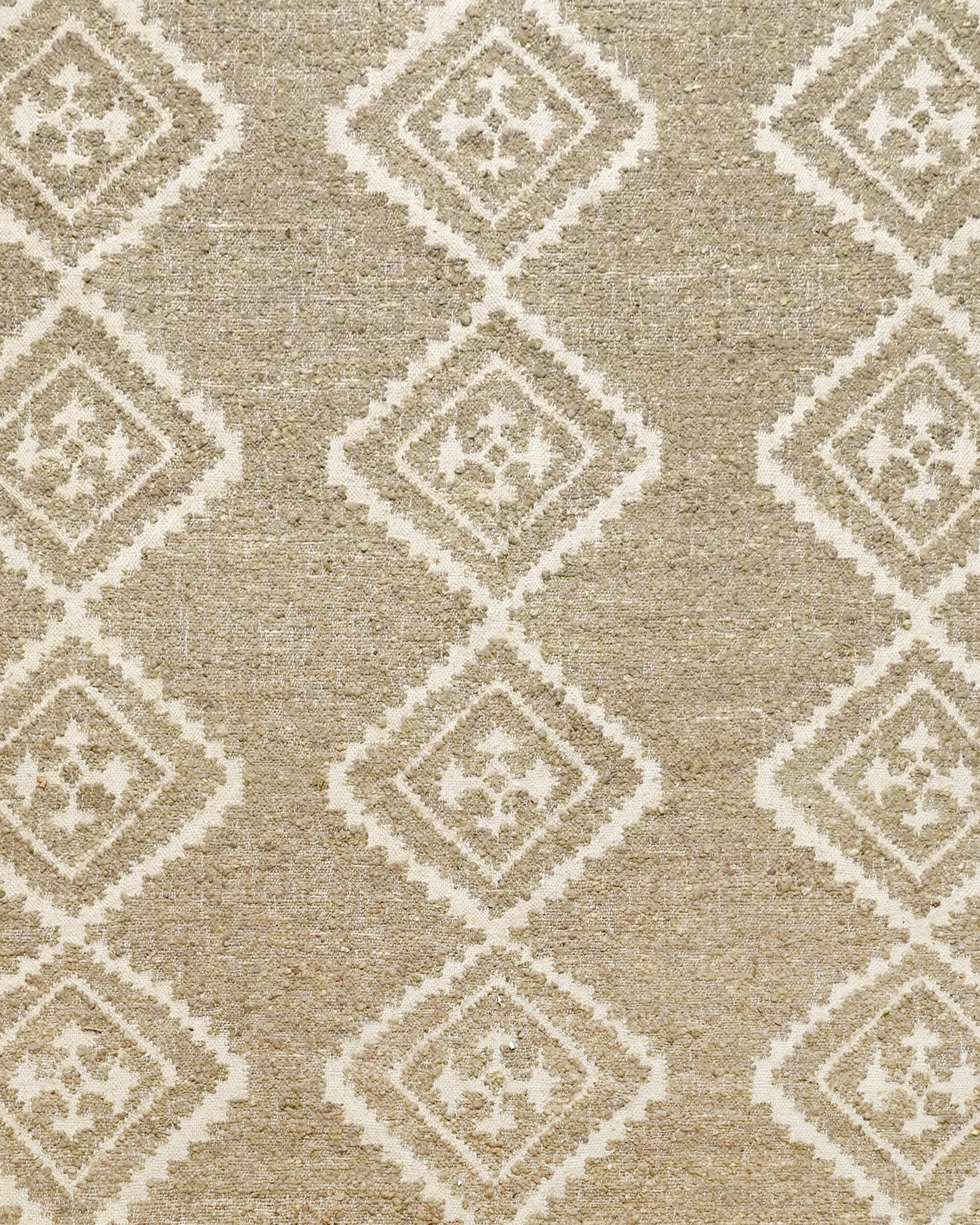 Close up detail of the Lok geometric patterned rug