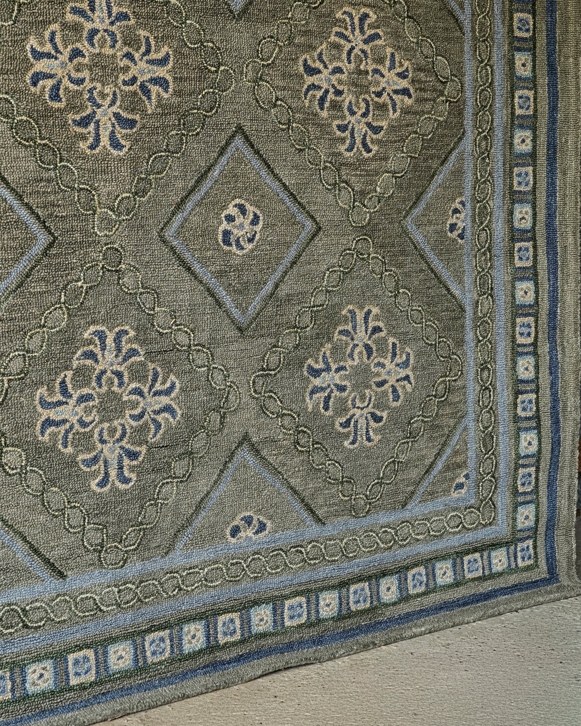 Varuna Hand-tufted Trellis Wool Rug - Green