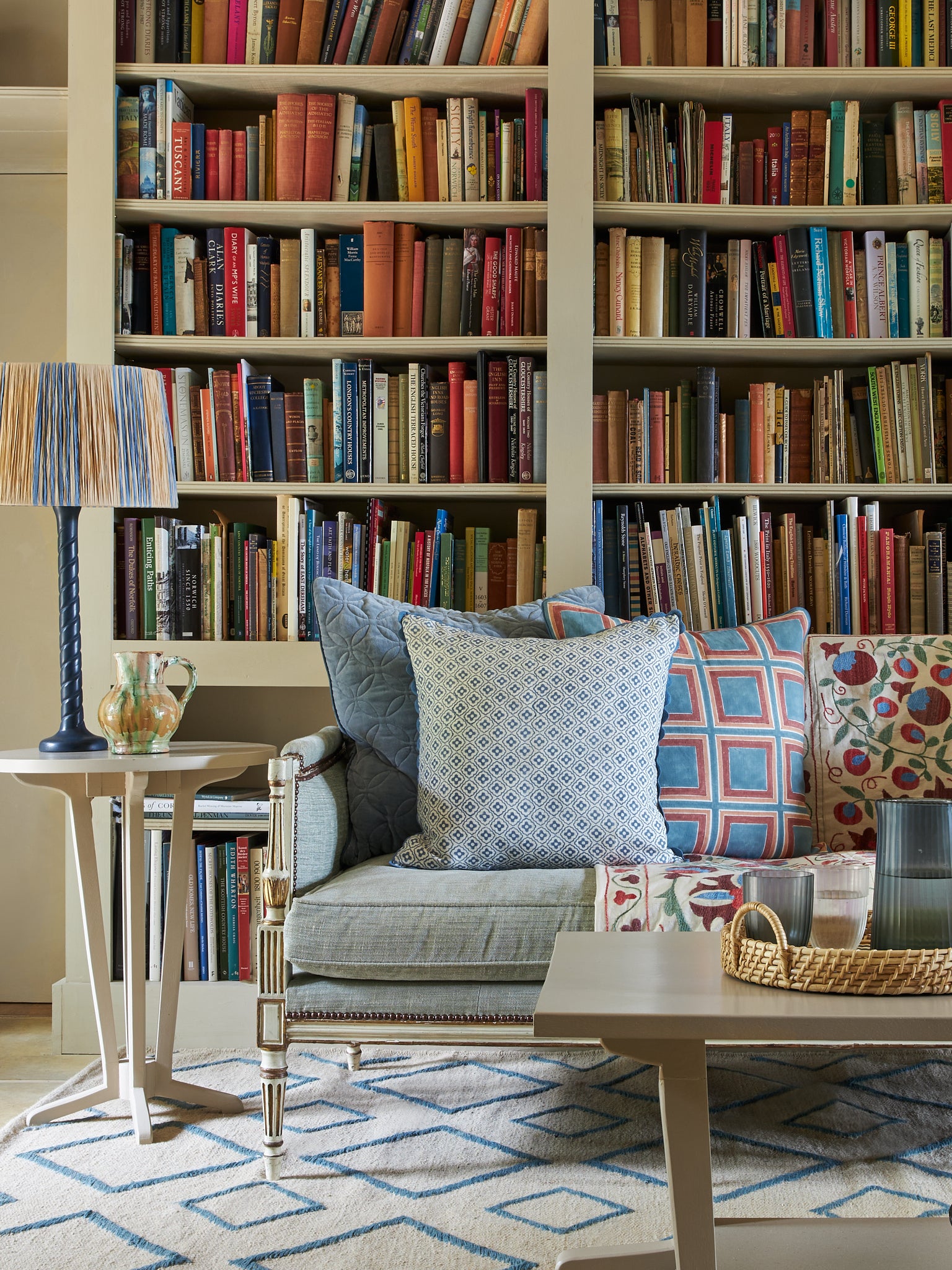 Arrange Cushions like an Interior Designer