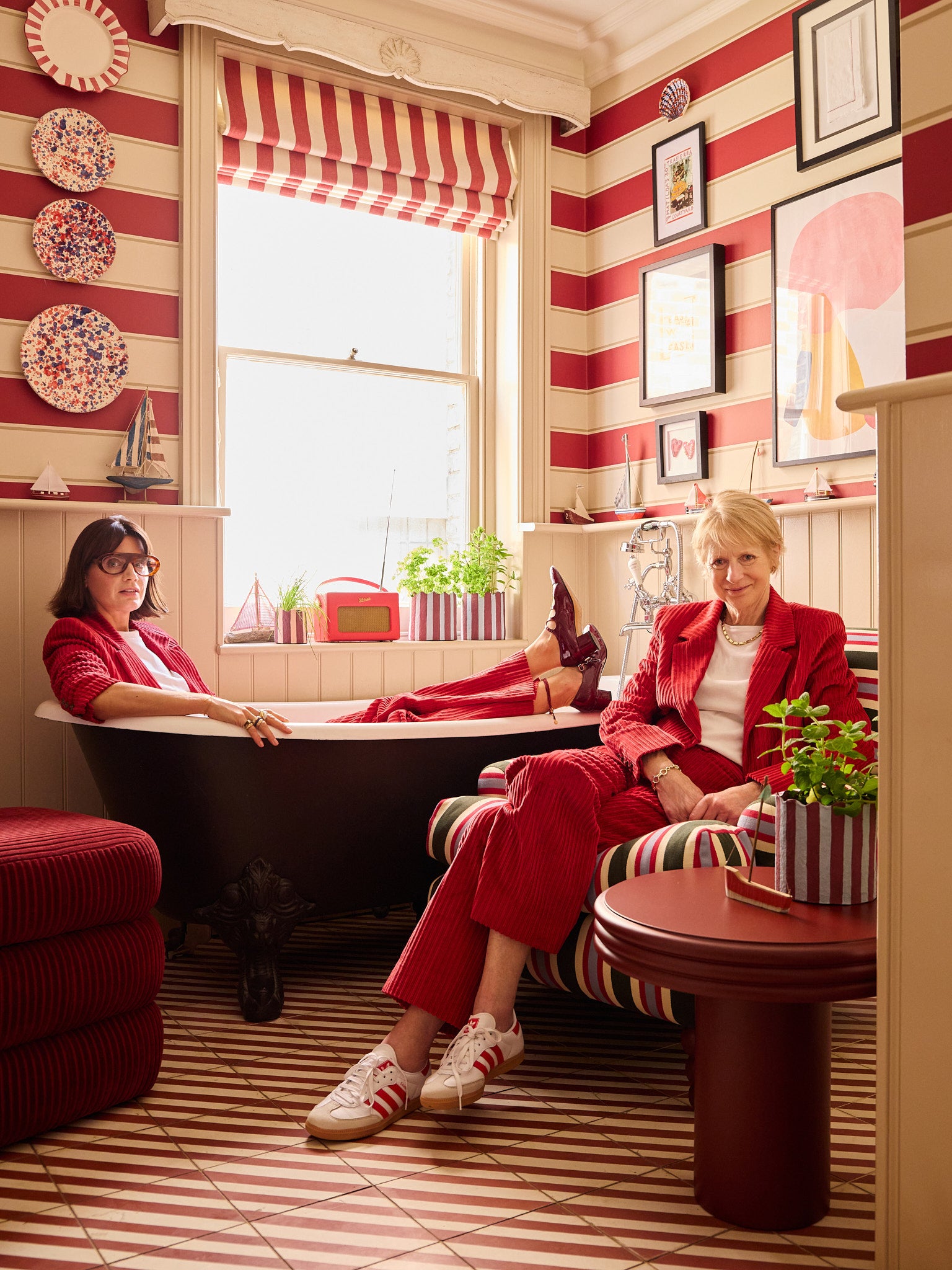 A photo of Birdie and Sarah in Sarah's red and white bathroom