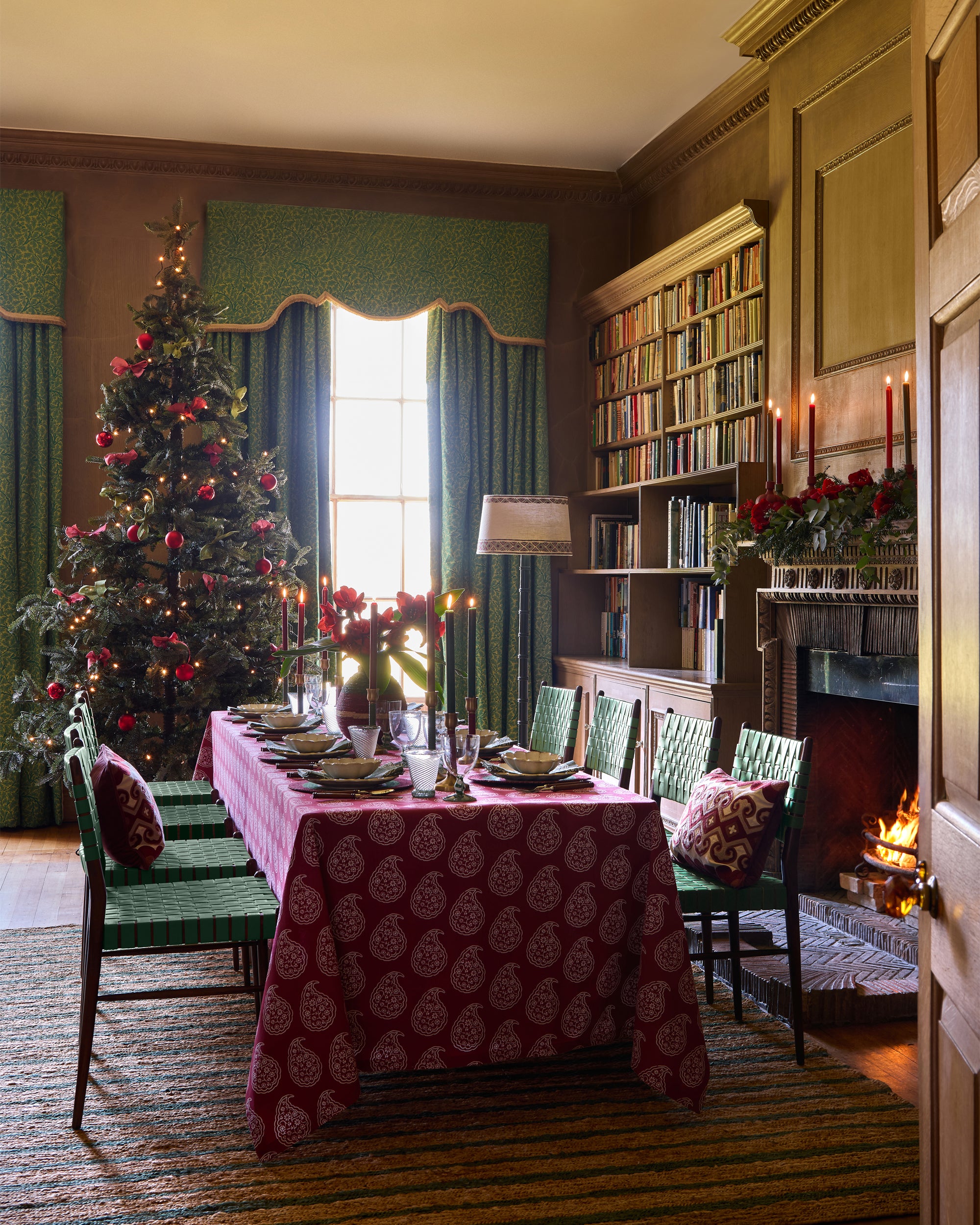 Christmas dining tablescape