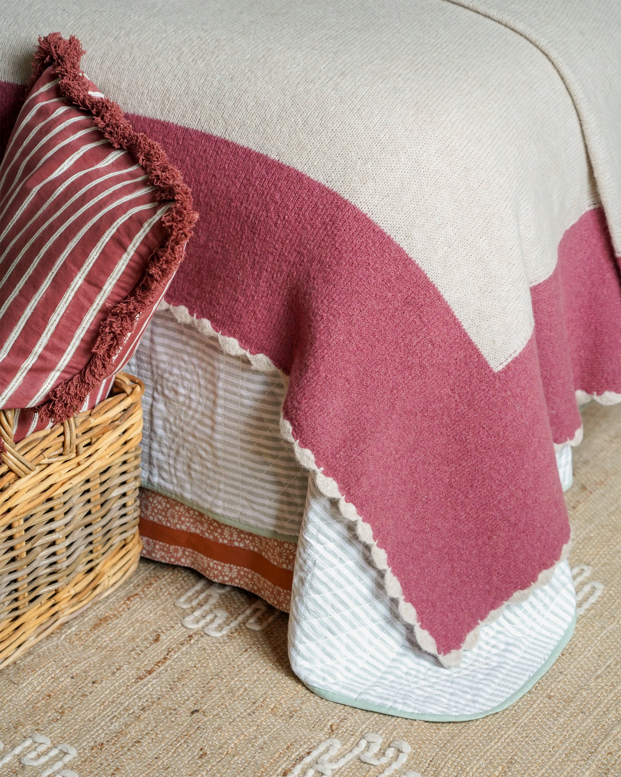 Bordered Knitted Throw - Pink