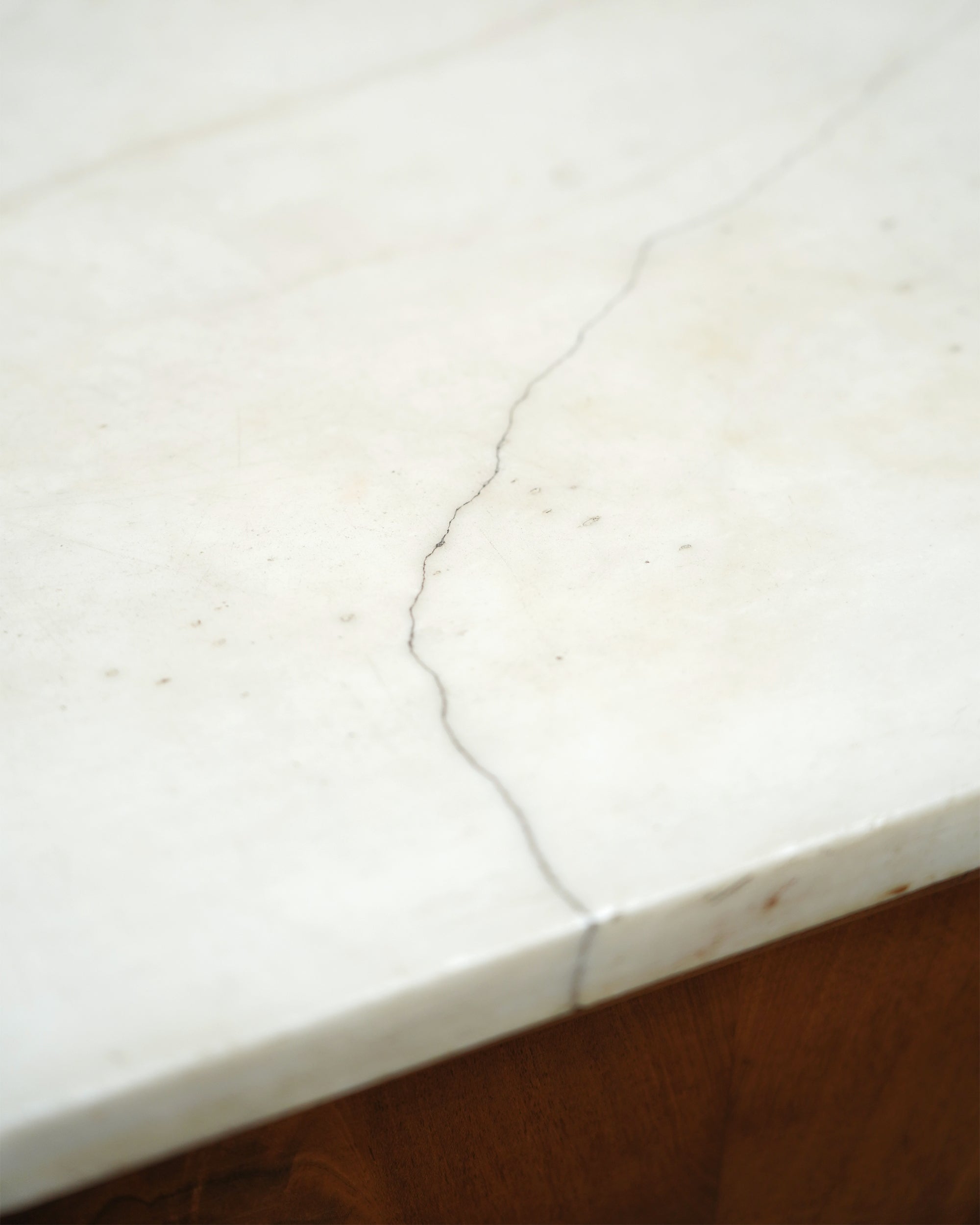 Detail image of the marble top on the antique mahogany side table