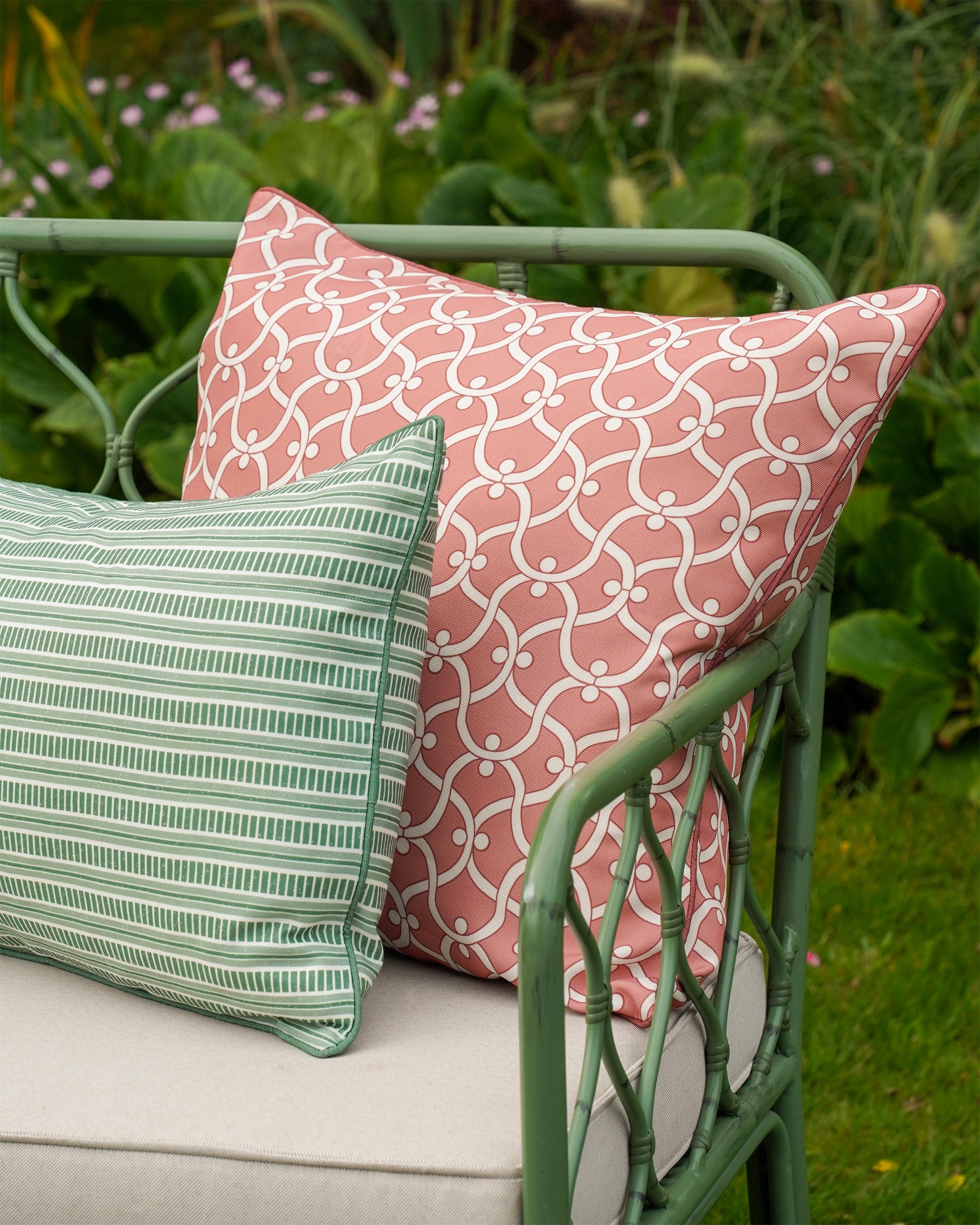 Ogee Outdoor Cushion - Pink