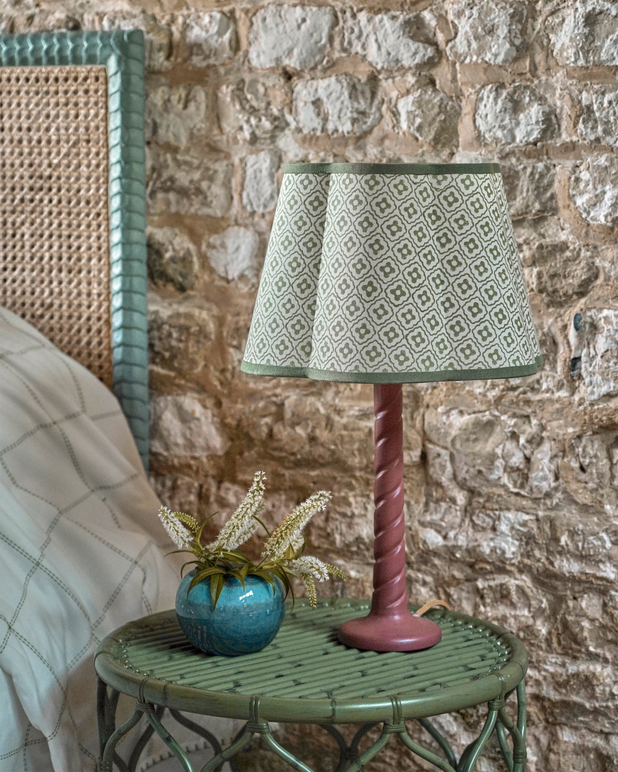Small Twisted Wooden Table Lamp - Pink