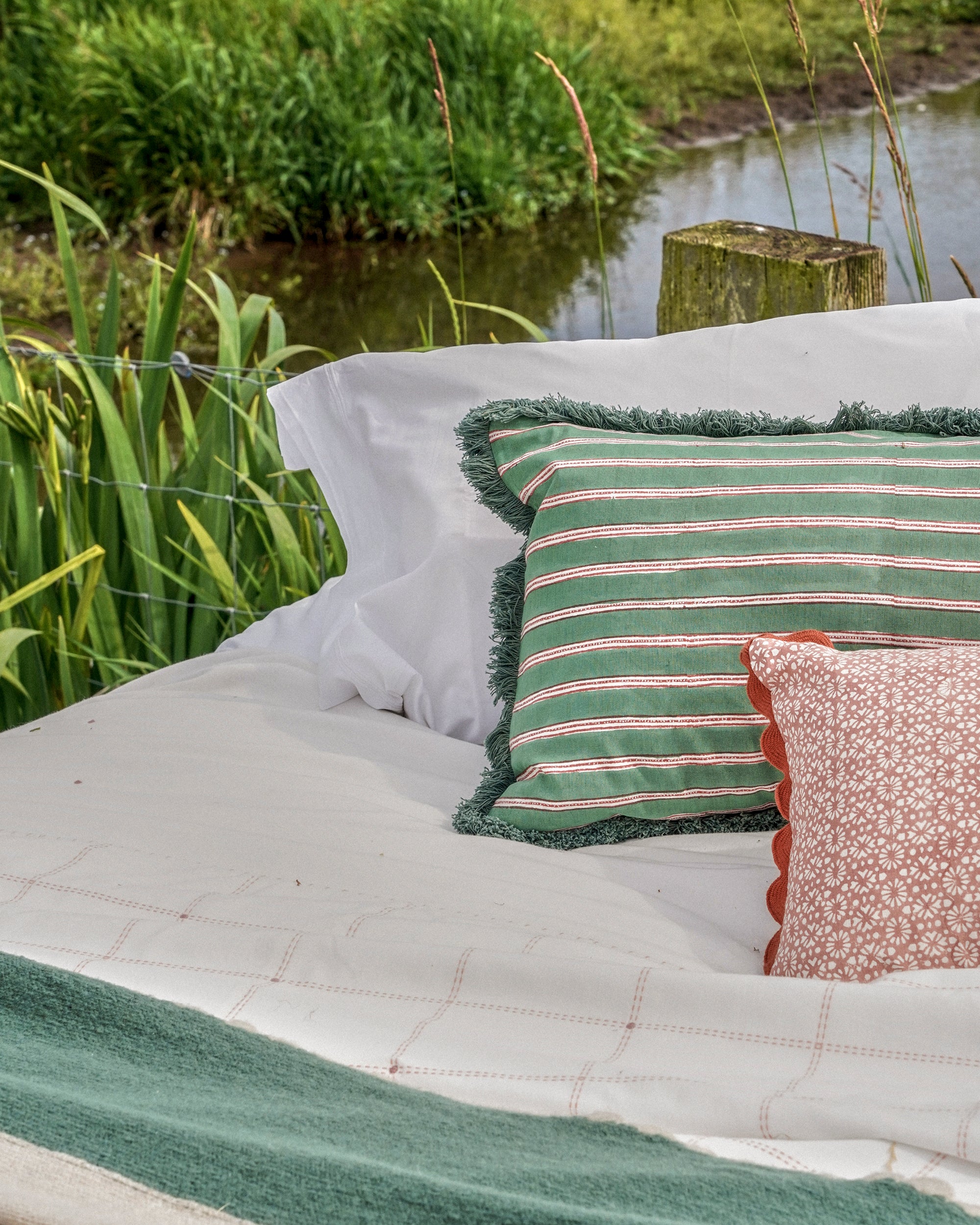 Café Kitsuné STRIPED BEACH CUSHION Café Kitsuné STRIPED BEACH CUSHION